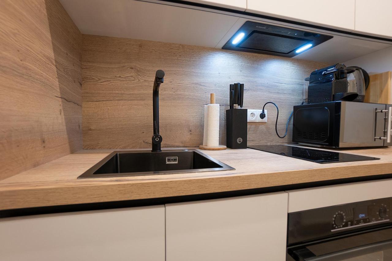 Stylish Central 1-Bedroom Apartment With A Terrace Viena Exterior foto