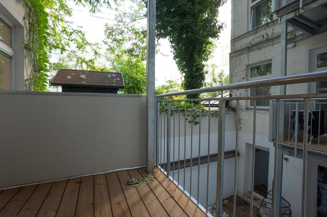 Stylish Central 1-Bedroom Apartment With A Terrace Viena Exterior foto
